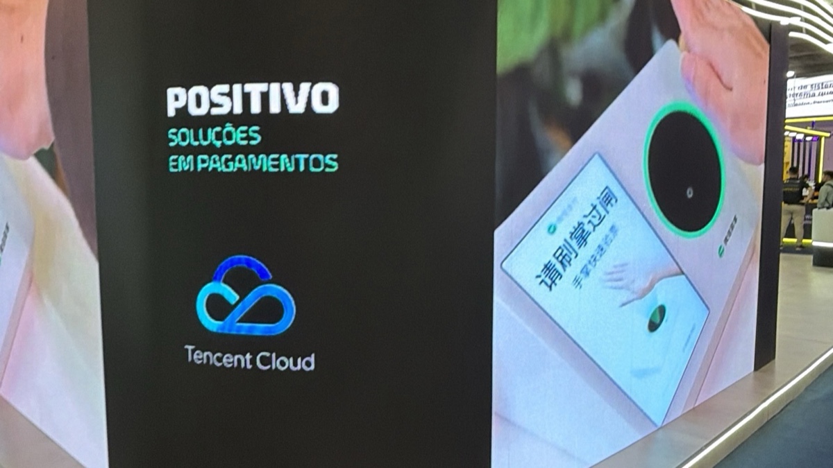 Positivo Soluções em Pagamentos and Tencent Cloud branded booth display at Autocom 2026